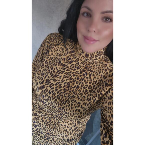 JH Collectibles Vintage Leopard Print Mock Neck Long Sleeve Top - Picture 4 of 10